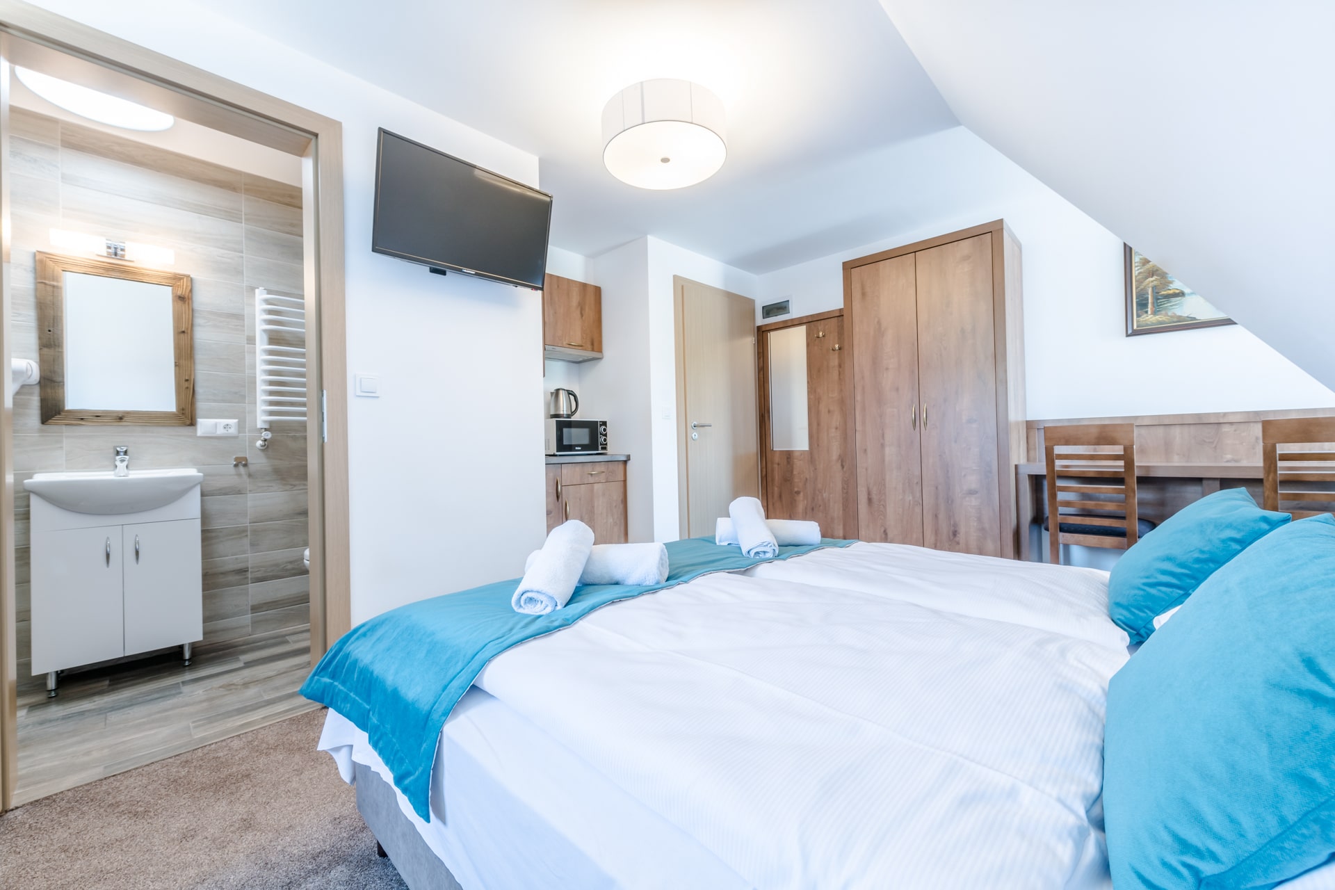 Pokój trzyosobowy z aneksem kuchennym