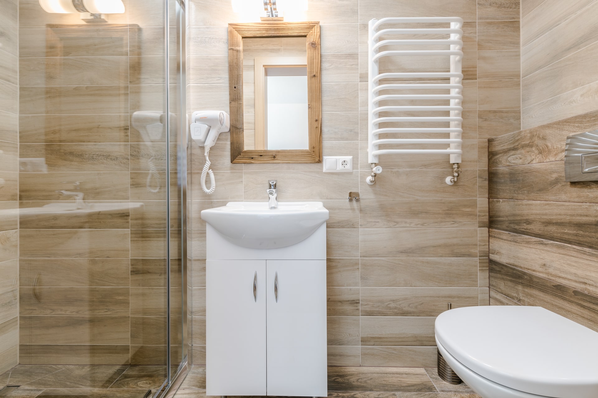 Pokój trzyosobowy z aneksem kuchennym miniatura 2